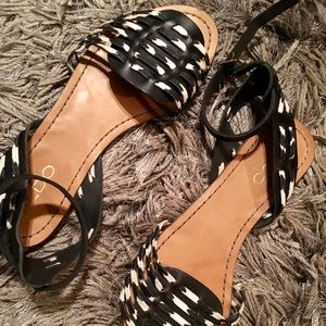 Aldo Black Sandals
•Women’s Size 7.5
